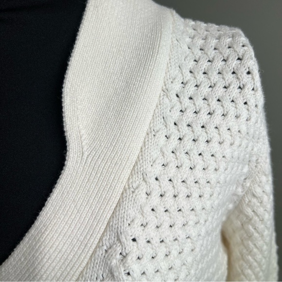 Liz Claiborne Cream Textured Sweater with unique V-neck Size Medium - Picture 2 of 10